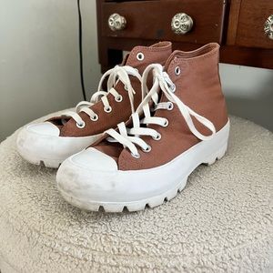 Woman’s platform Converse size 8